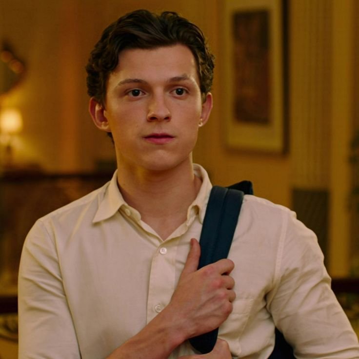 hiddlesreid's tweet photo. te amo muito peter parker do tom holland, que prazer foi acompanhar o peter crescendo e crescer junto com ele da fase da adolescência até a adulta https://t.co/1xJQGhmiUW