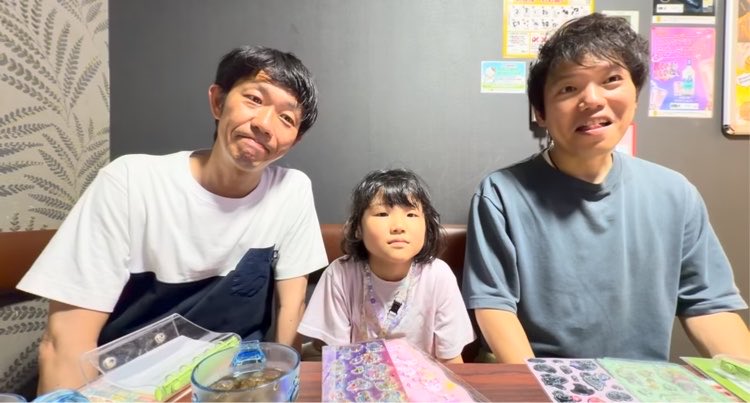 moriageboys's tweet photo. 実は巣鴨は子供からシニアまで楽しめる
街なのです

メンバーが
うなぎの愛娘りんちゃんと街を練り歩き
最後はシール帳を完成させて
シール交換をして楽しみました

【巣鴨地蔵通商店街】巣鴨はシニアだけじゃない！ヤングも楽しめるよー！！ https://t.co/LBi0iKMeFI @YouTubeより https://t.co/CAe7wesNyj