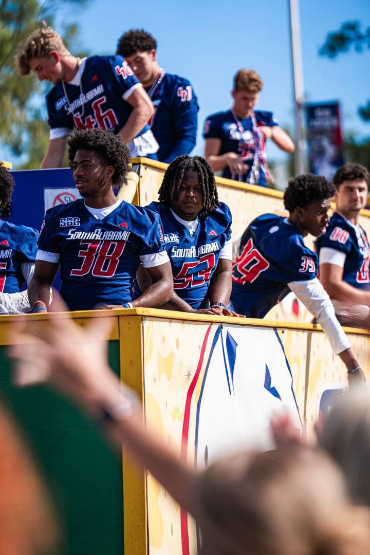 DMcCarthy_USA's tweet photo. Hey @FreddyLA7, we know how much you loved Fairhope, AL. Why not run it back for a few days - say around November 14? @SouthAlabamaFB vs troy. Pre-game parades. Post-game prize belts. How’d you like to ride on a real Mardi Gras float? https://t.co/lJCV4INEh2