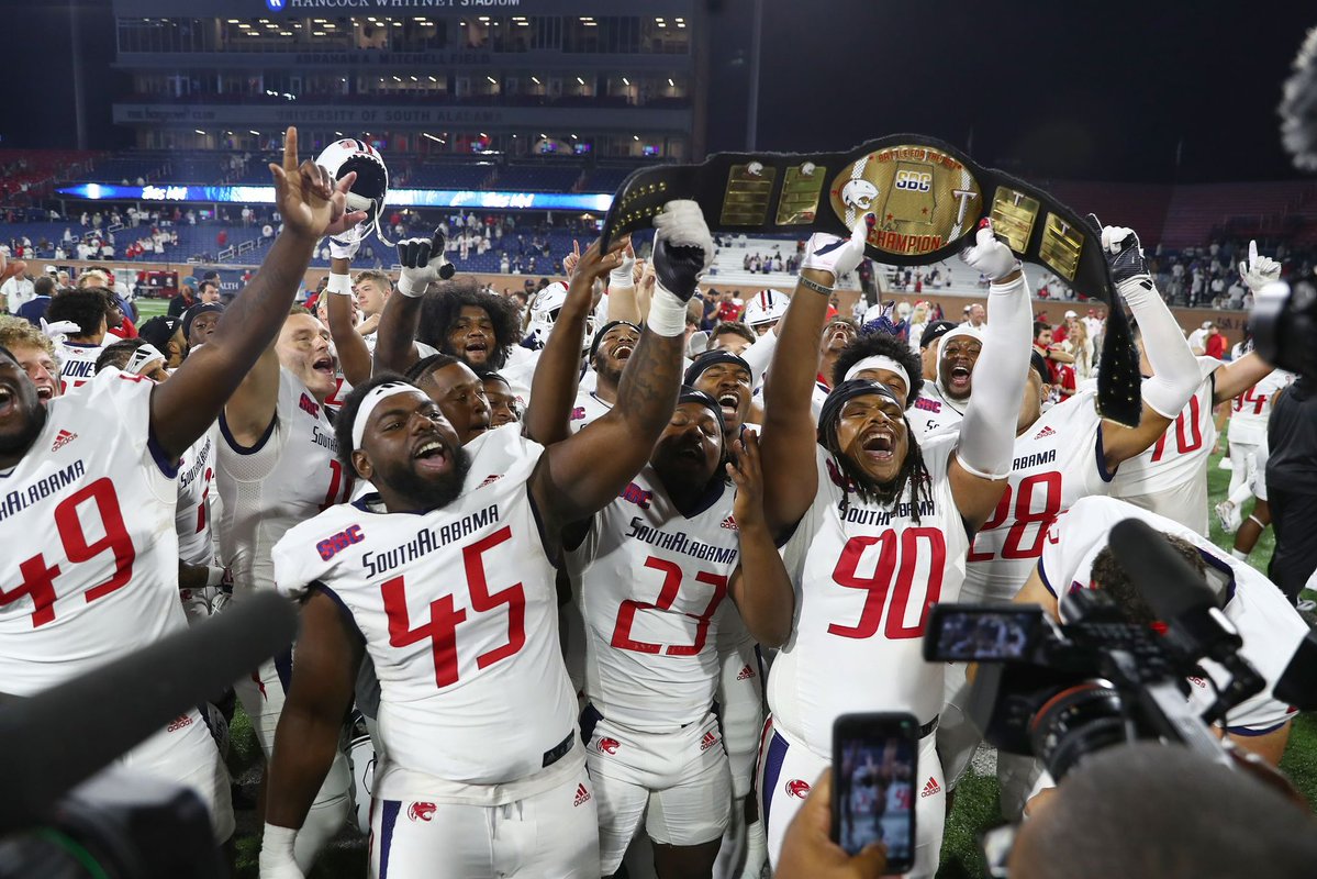 DMcCarthy_USA's tweet photo. Hey @FreddyLA7, we know how much you loved Fairhope, AL. Why not run it back for a few days - say around November 14? @SouthAlabamaFB vs troy. Pre-game parades. Post-game prize belts. How’d you like to ride on a real Mardi Gras float? https://t.co/lJCV4INEh2