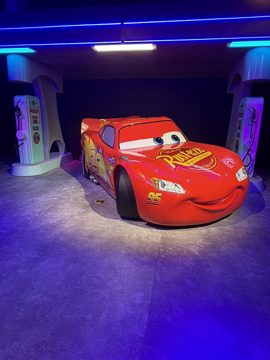 cherrylikey52's tweet photo. マックイーンあなたの為にガソリン注入してあげるわ
 #ピクサー展 #Pixar https://t.co/A5RvHr9uex