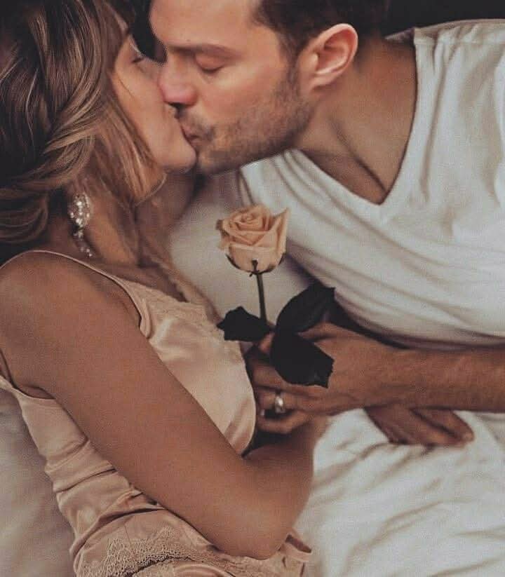 PacoLucia1999's tweet photo. 💕 Amarte es saber que la felicidad
           no es un lugar al cual llegar,
          sino el viaje que elijo hacer a
               tu lado todos los días 💕

💞 ‿ℒℴνℯ⁀ 💞 

                      ✍ Escucha-a-tu-Corazon https://t.co/XhCwkNb9Qy