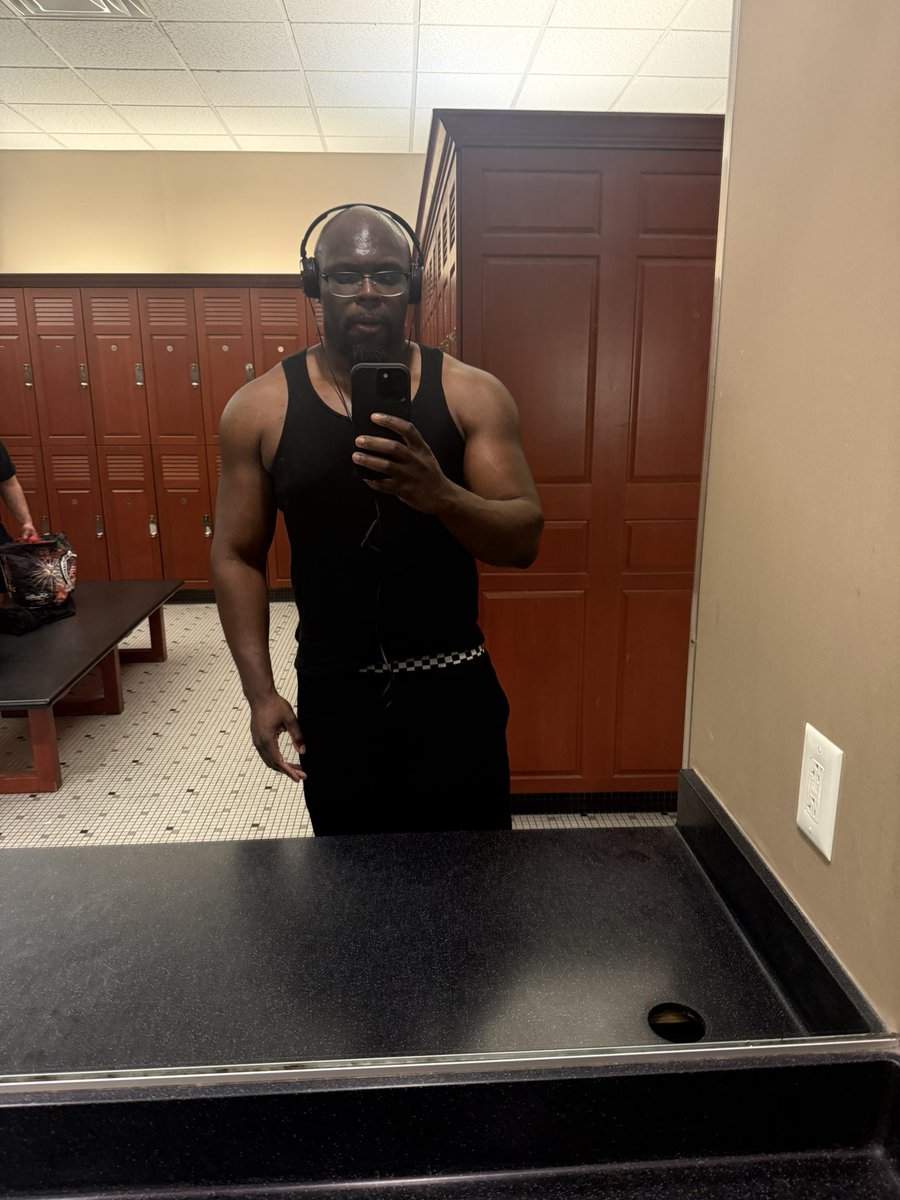 82ndVirgo's tweet photo. @Lyracutevibes Back day https://t.co/2ulnsLX8bu