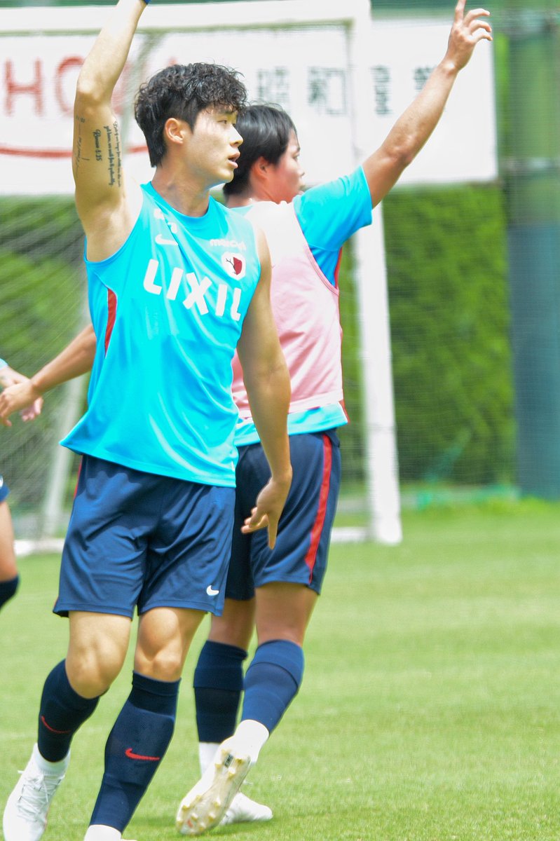nakatukitiy's tweet photo. 2026/7/28
クラブハウス

テテさんのタトゥー
腕の内側にあるのね
オシャレ

#antlers
#キムテヒョン https://t.co/Uc1ITf7v2o