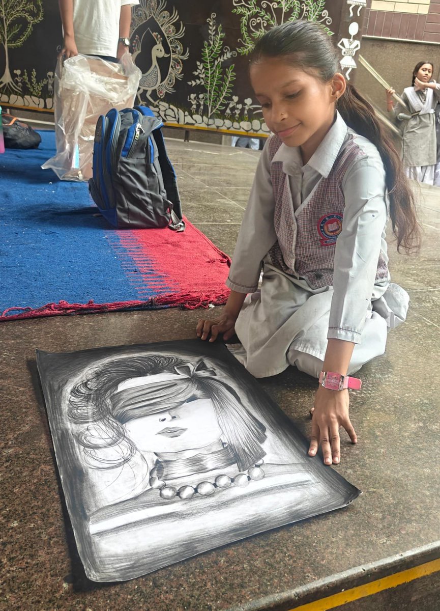 skv1003026's tweet photo. @TalentsOfDoE
Every masterpiece begins wd a single stroke🖌️ &amp; evry achievement reflects perseverance &amp; guidance of committed mentors💫
Congratulations to Bhuvani of Cls VII-D for winning 2nd Position in the Zonal Drawng &amp; Sketching Comptn, Zone 3
🎨
@Dir_Education
@LetsTalkEdun https://t.co/yjAw68l7XH
