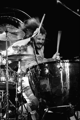 meinichi_bot1's tweet photo. 1980年9月25日　ジョン・ボーナム（John Henry Bonham）【ミュージシャン】
《Led Zeppelin》
享年32
#ジョンボーナム 
#JohnHenryBonham
#LedZeppelin https://t.co/YxZl7czbrX