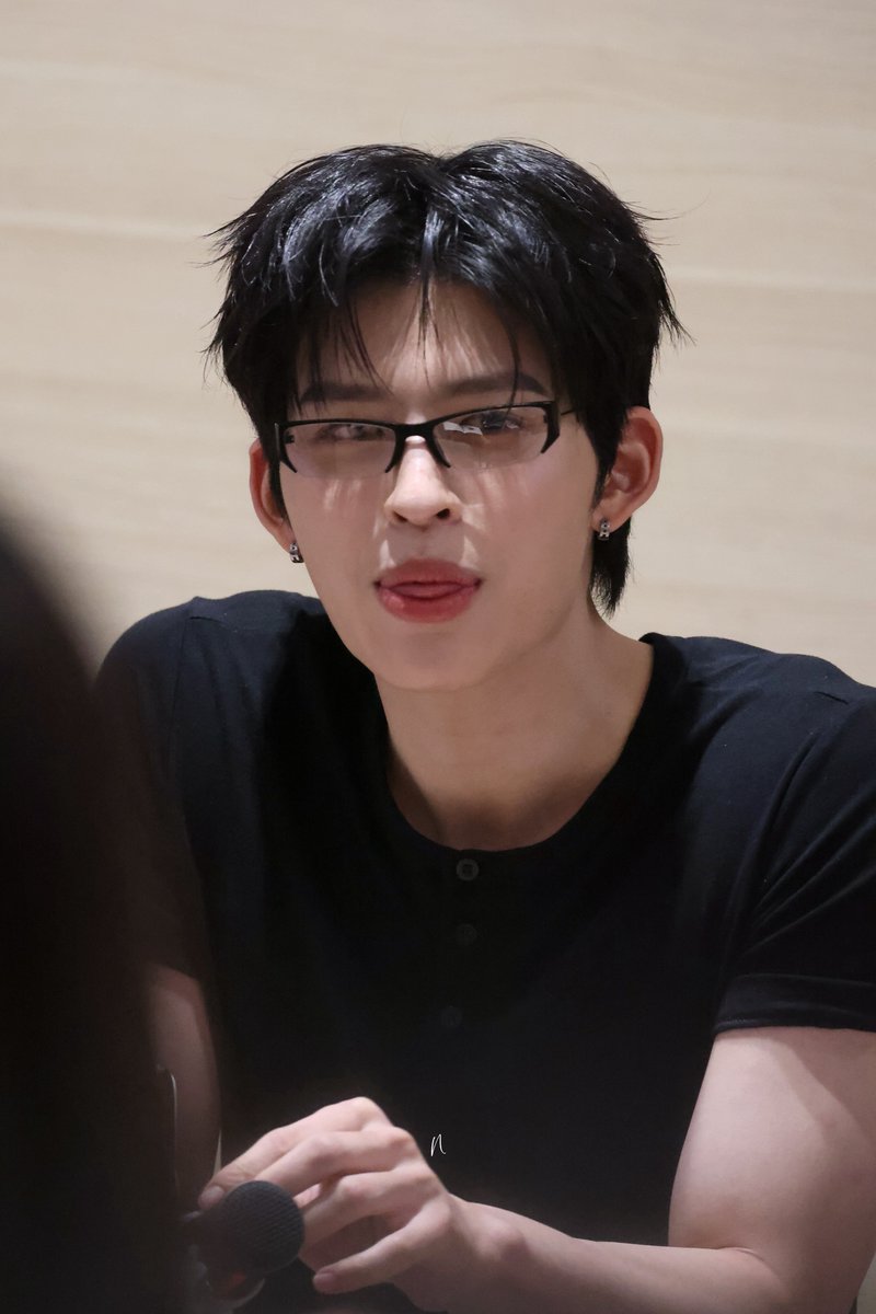 Maruko_ni's tweet photo. 👅

JASPER FLAREY FANSIGN

#งานมหกรรมนิยายนานาชาติ2026xJASPER
#ppnaravit https://t.co/Hm8UScEuo5