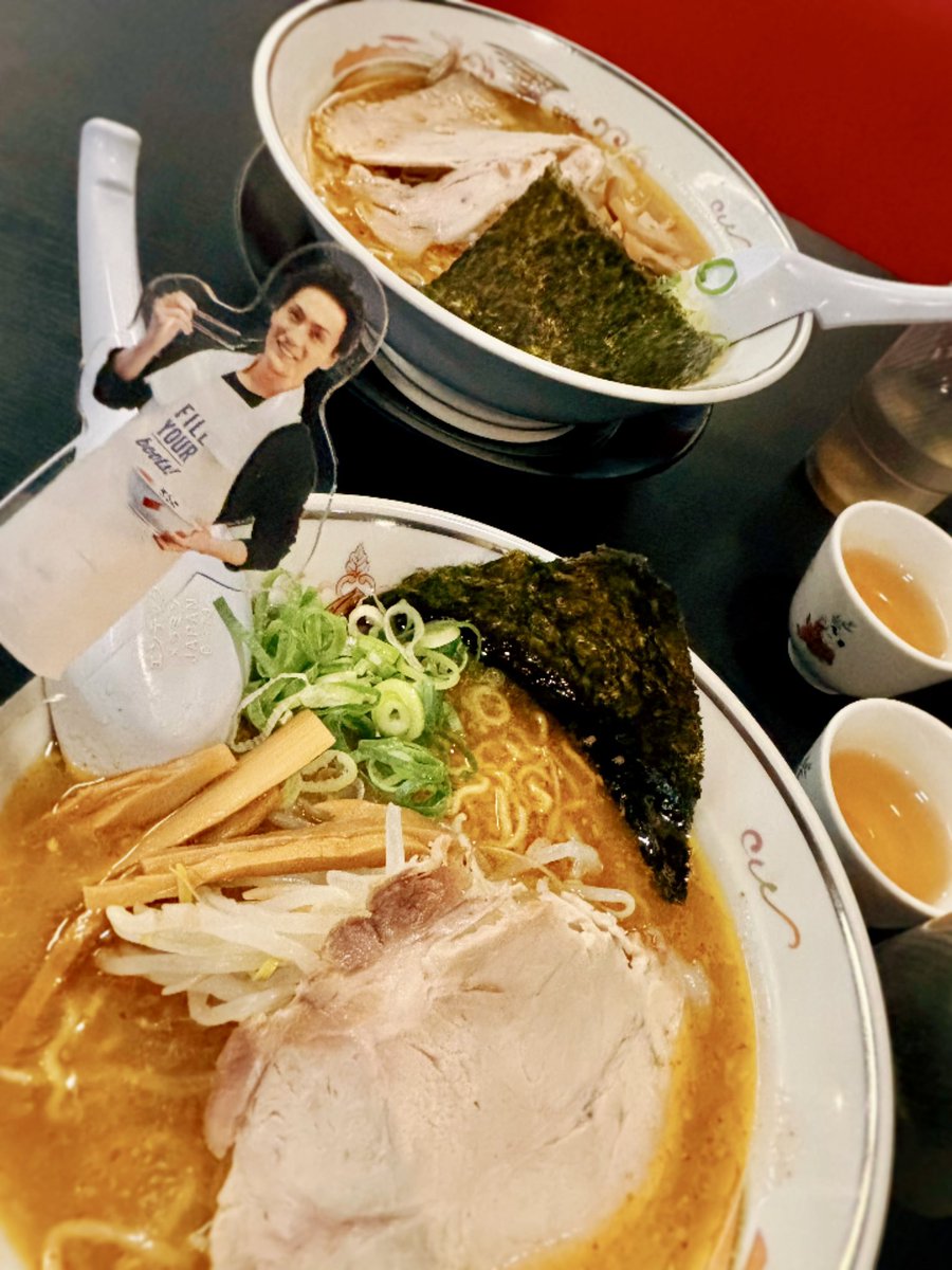 22Nc0's tweet photo. 山梨~🍷山梨だから桃カラー！とピンクの上着を着ていてにこり☺️桃って皮ごと食べるものだと思ってました🍑 特大Cジャンプしたりほったらかし温泉のタオルをぶん回していて！なんか！元気！ https://t.co/MG4oLm3TeV