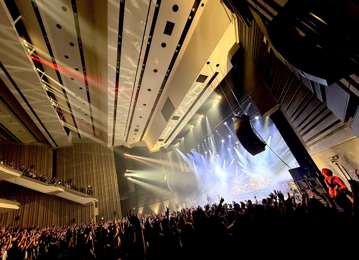 LUNASEAOFFICIAL's tweet photo. 📣THANK YOU 大阪DAY-1 ‼️

LUNA SEA TOUR 2026
UNENDING JOURNEY
-FOREVER-
🏢大阪･オリックス劇場

🤳#LUNAPIC でこの感動を共有しよう‼︎

Next. 31 Jul 2026
大阪･オリックス劇場

今夜を超えて明日も最高の瞬間を！

#LUNASEA 
#LUNASEA全国ツアー