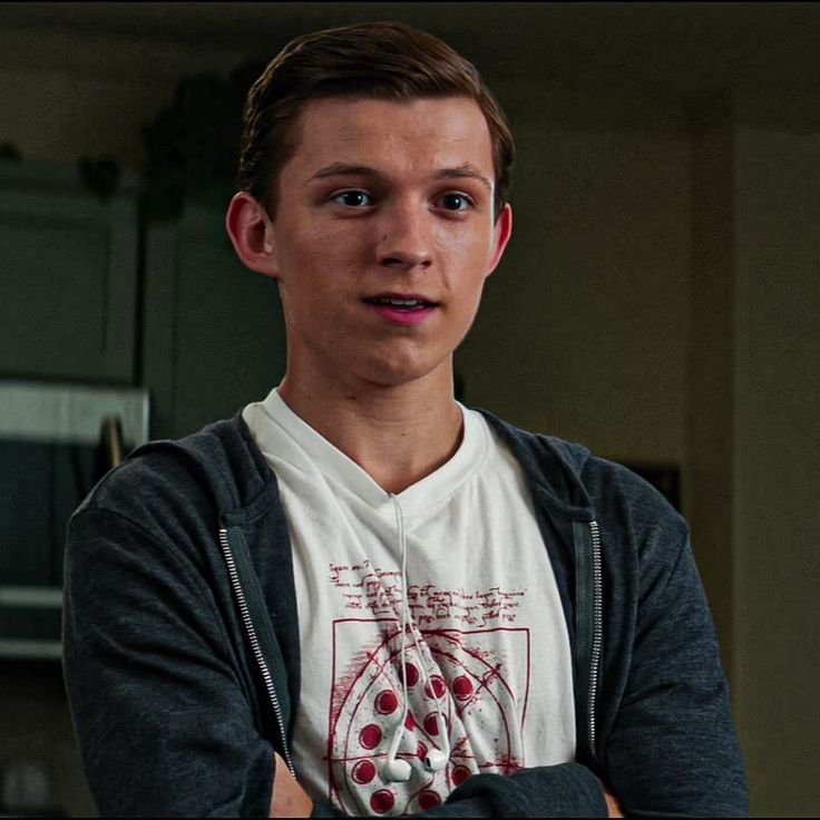 hiddlesreid's tweet photo. te amo muito peter parker do tom holland, que prazer foi acompanhar o peter crescendo e crescer junto com ele da fase da adolescência até a adulta https://t.co/1xJQGhmiUW