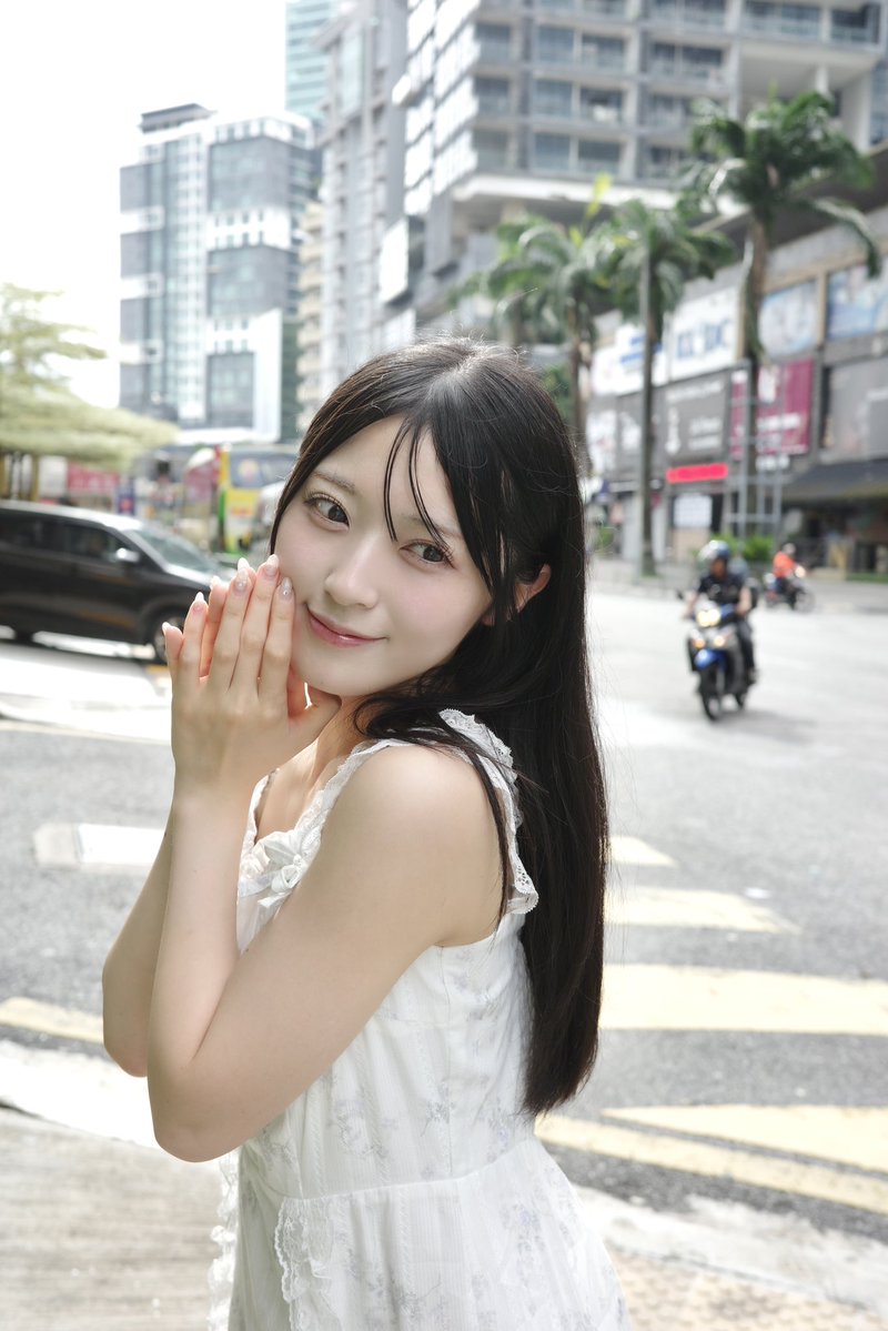 airi_sato0624's tweet photo. 白いワンピース
暗くなる空に光る花…🤍ྀི https://t.co/QmHosBIVcM