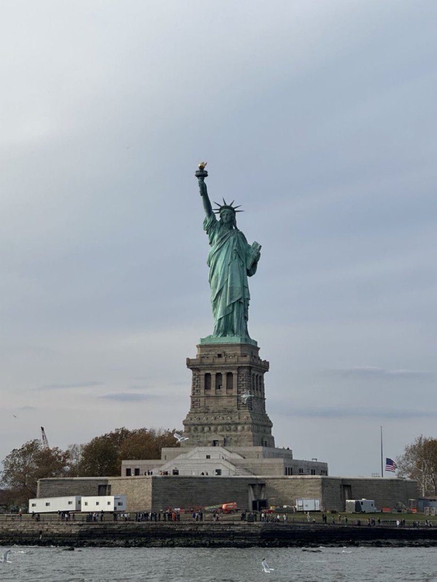 Jennifer1288ll's tweet photo. Most people don’t know this  The Statue of Liberty was a gift from what European country?  A. Germany  B. France  C. Canada  D. Israel https://t.co/4pSCBSPlWB