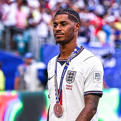 SimplyUtd's tweet photo. 🚨 NEW!

Manchester United are being tipped to explore a swap deal with Roma that would see Marcus Rashford head to Italy, while Manu Koné moves to Old Trafford.

[@TEAMtalk] https://t.co/6dwtPD2MsB