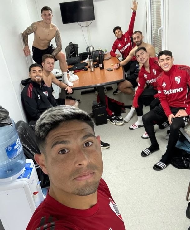 maxpugliese92's tweet photo. “NO HAY NINGUNA SALVACIÓN EN EL CONTAINER.

Esos jugadores FUERON PARTE DEL PROBLEMA y llevaron a River a esta situación”

🗣️ @maxibenozzi en @SpaceMonumental https://t.co/eA0EPIlKC5