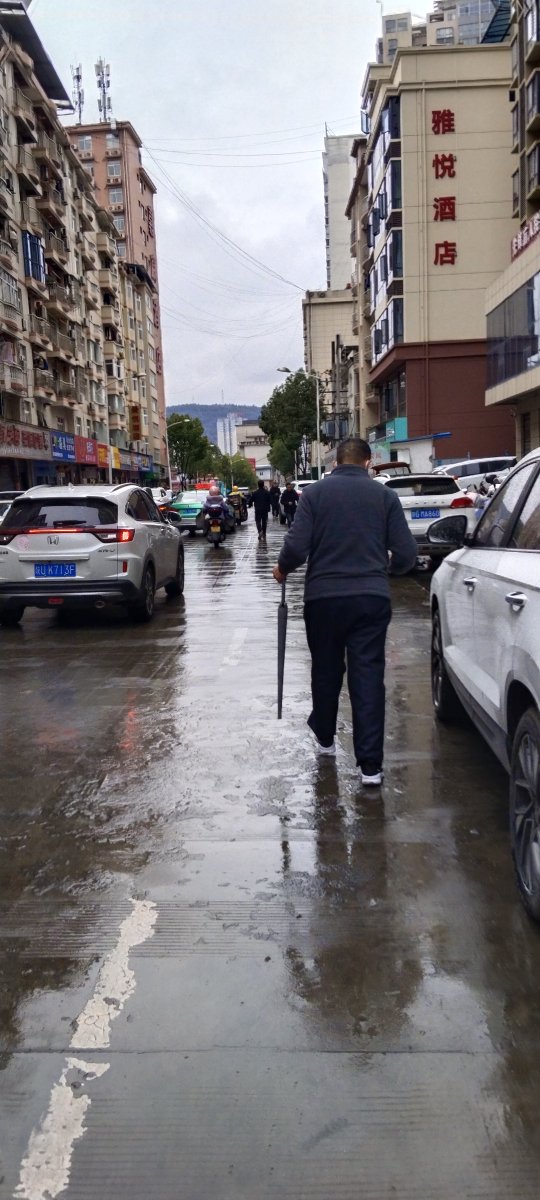 DimpleDuerksen's tweet photo. A stranger noticed my flat tire on a rainy street and pulled over to help me fix it—no hesitation, no expectation of pay. Restores my faith in small, kind human moments today. https://t.co/uaO6snn8QH