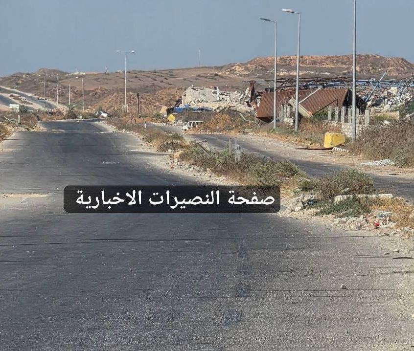 QudsNen's tweet photo. In violation of the ceasefire agreement, Israeli occupation forces reportedly push the so-called Yellow Line deeper into Salah Al-Din street in central Gaza Strip, further tightening control over the remaining 30% of the land available to Palestinians. https://t.co/sLnLepT6Dc