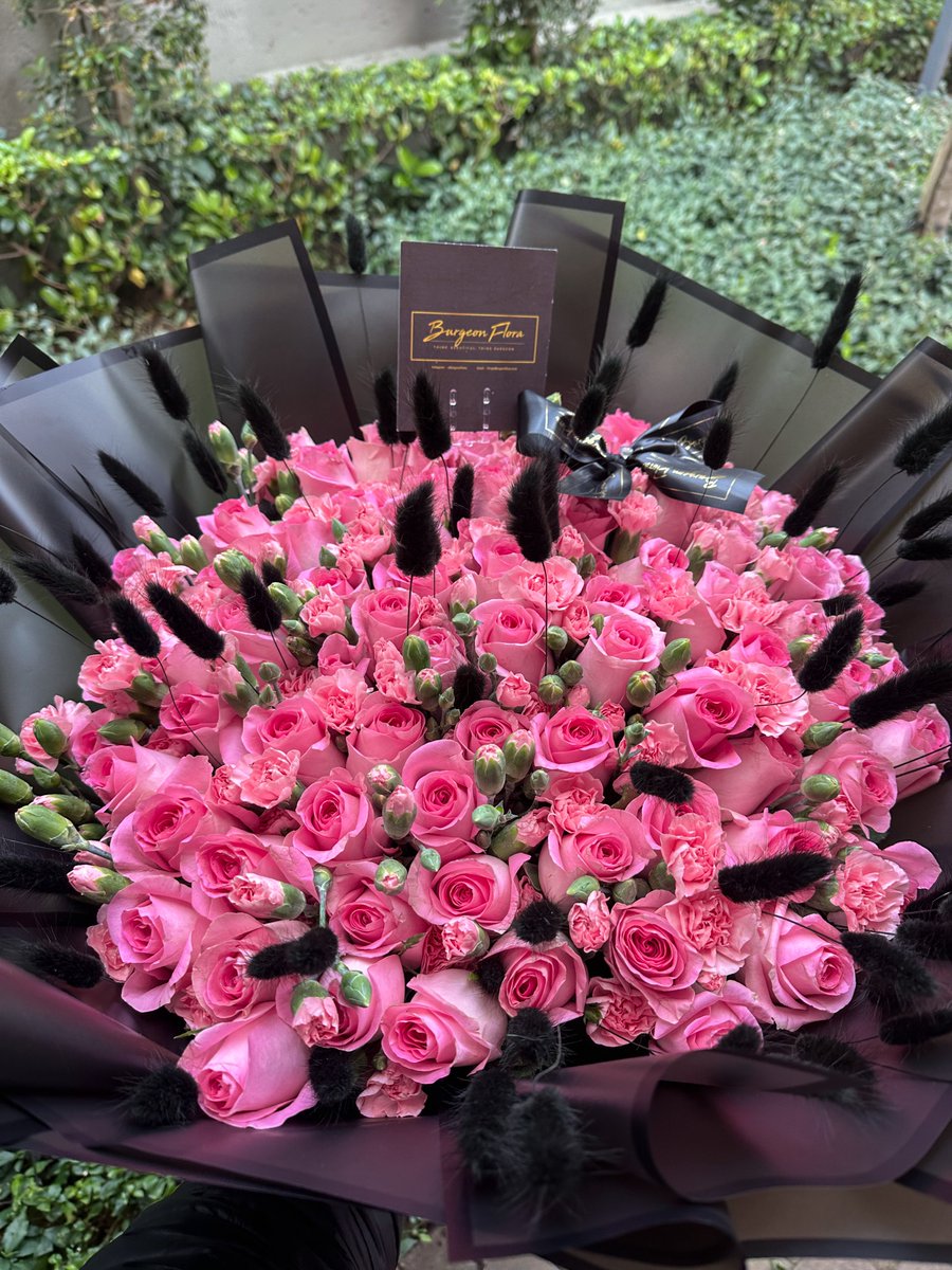 Givenkazeni's tweet photo. A short story 🌸 https://t.co/wnX0jwsb8r