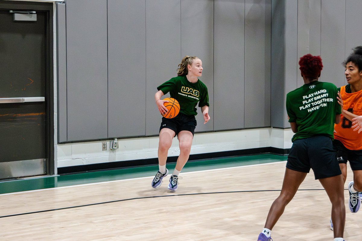 UAB_WBBALL's tweet photo. Wishing Viktoria Ranisavljevic a very ๐ฏ๐๐๐๐ ๐ฉ๐๐๐๐๐
๐๐! ๐ฅณ
#WinAsOne https://t.co/FbPy9udg3U