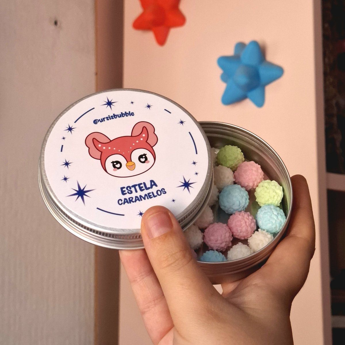 ursisbubble's tweet photo. Acabo de añadir las cajitas de caramelos actualizadas 🧡

👉 https://t.co/ofObUEMS7H 👈

#animalcrossing #acnh #animalcrossingnewhorizons #animalcrossingmerch #acnhmerch https://t.co/zFXjEAnwBs
