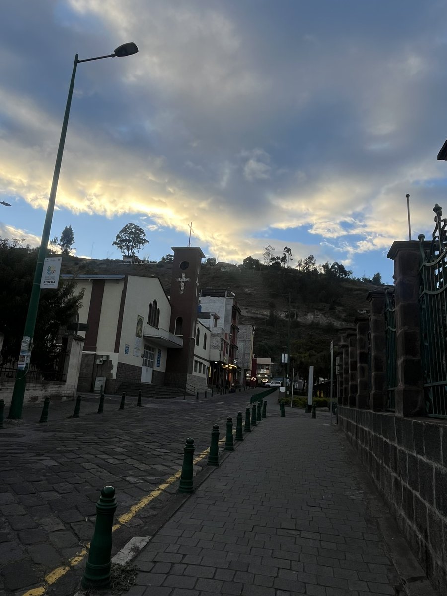 oliverpr03's tweet photo. conocimos Atocha 🤠💗 https://t.co/vMMzYMRV2W