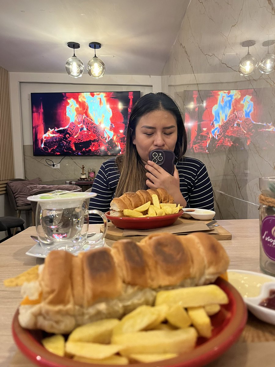 oliverpr03's tweet photo. provecho x3 🐽💗 https://t.co/JwvIfZ6Lix