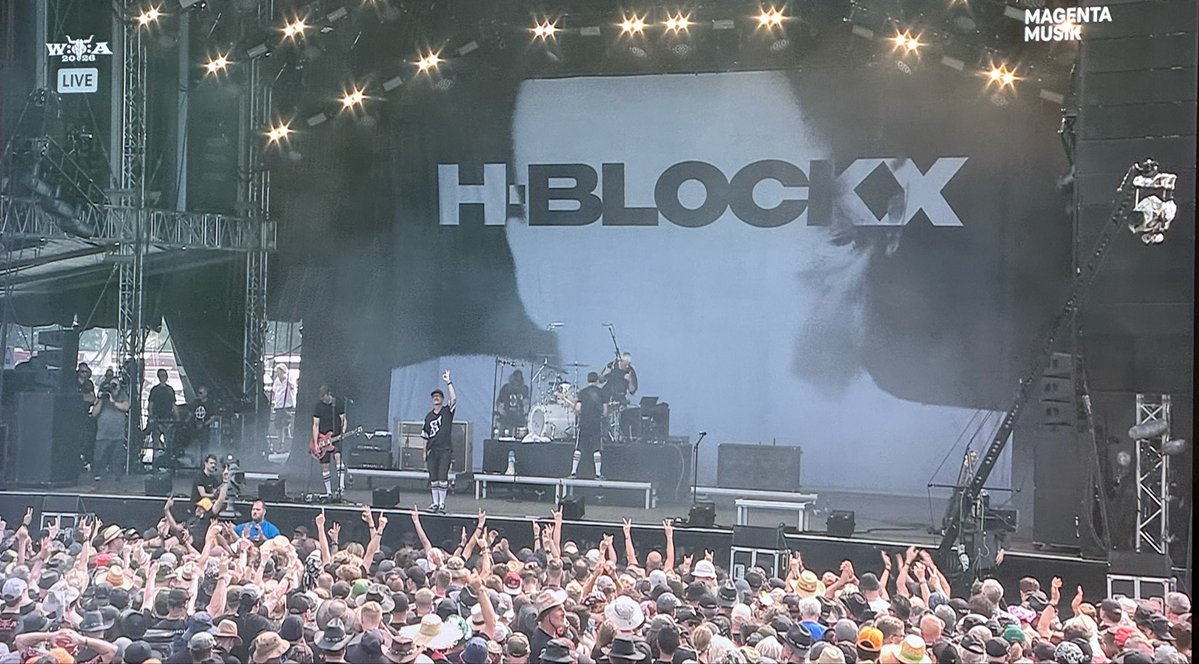 flitzeprimel's tweet photo. 🤘🏼 da wurden Erinnerungen wach 

#wacken
#magentatv 

#HBlockX https://t.co/gipN2X7vfD