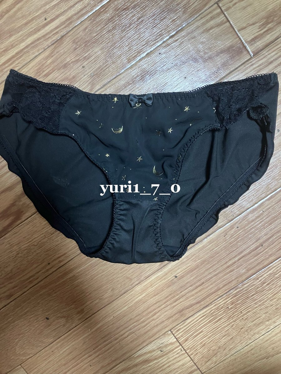 yuri1_7_0's tweet photo. 昨日履いてたパンツです🎀
かわいい夜空柄の🌟サイズはLですがちょっと小さめで食い込みす🥺
固定ポストお読みの上DMお待ちしてます🎀
#下着売り子　#使用済み下着 https://t.co/QTWuuejkUU