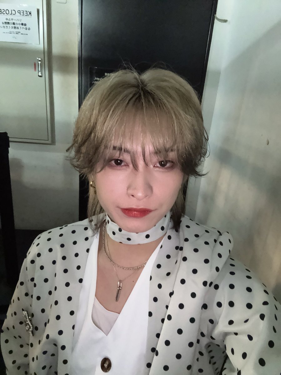 rayto_shokuhin's tweet photo. みんなのお陰で幸せになった誕生日🎈
一緒に楽しめたことを嬉しく思います💫
本当にありがとう😍

良いLiveもできたし美味しいケーキも食べれたし最高です🍓🎂

これからも僕の事をよろしくお願いします💐

それではおつかれいと🌹 https://t.co/tWMSS5YEAZ