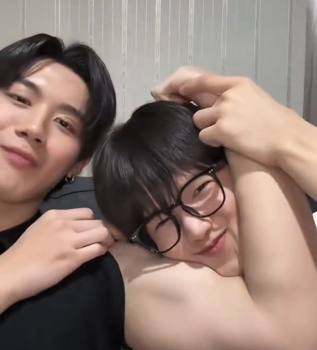 jinofiles's tweet photo. minlee is exactly where he wants to be https://t.co/vJvXZrC6sG