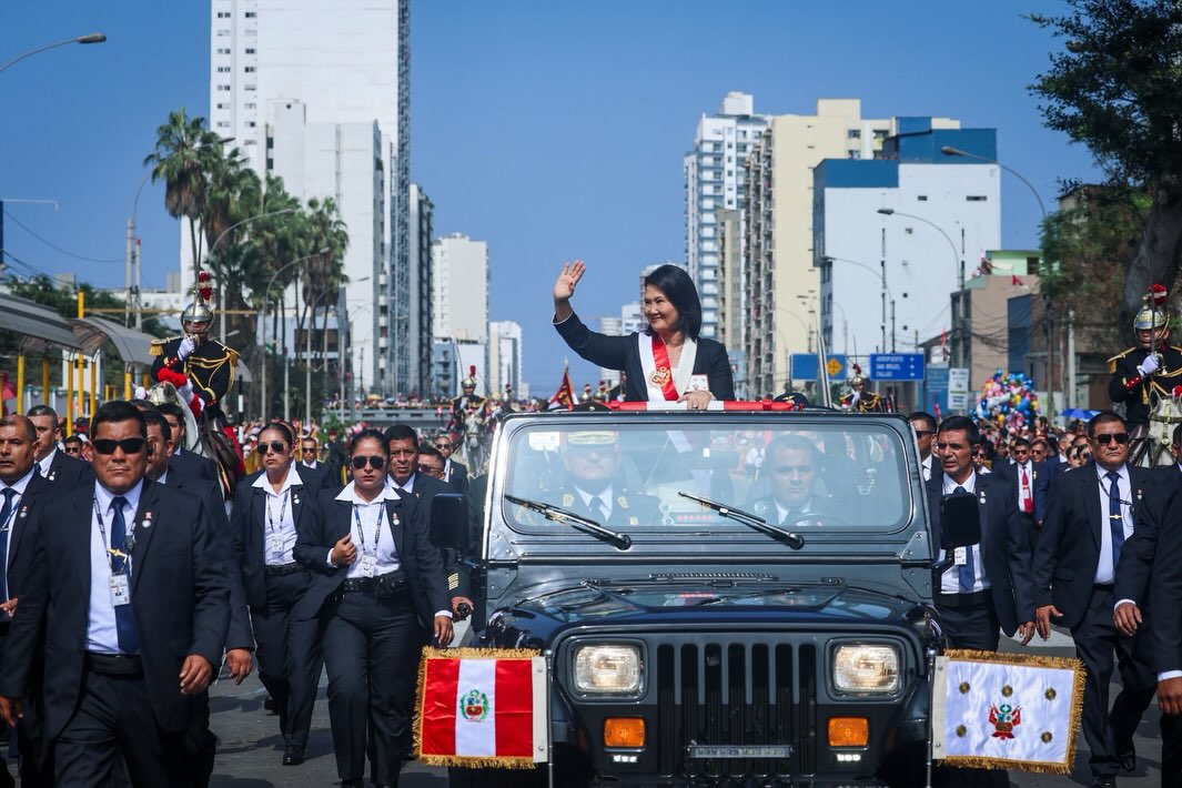 DanteBobadilla's tweet photo. El pueblo le muestra todo su amor a la presidente Keiko. 
Sufran nomás rojos hdp y ZDM. https://t.co/lVuySNslG1