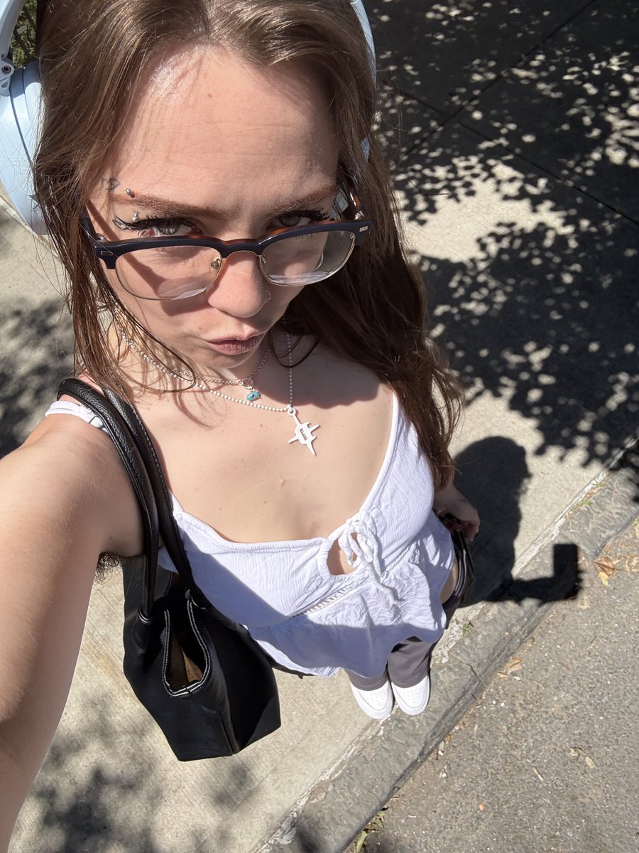 Quenne2238's tweet photo. Hi everyone I'm looking for someone who can help me with 1500$/€ Please if anyone man or woman young or oldis willing to help me with this amount I would be deeply grateful Thank you so much in advance for your kindness and support
No scammers please
#richppl 
#MutualAid
#help https://t.co/41dvqZNxMb