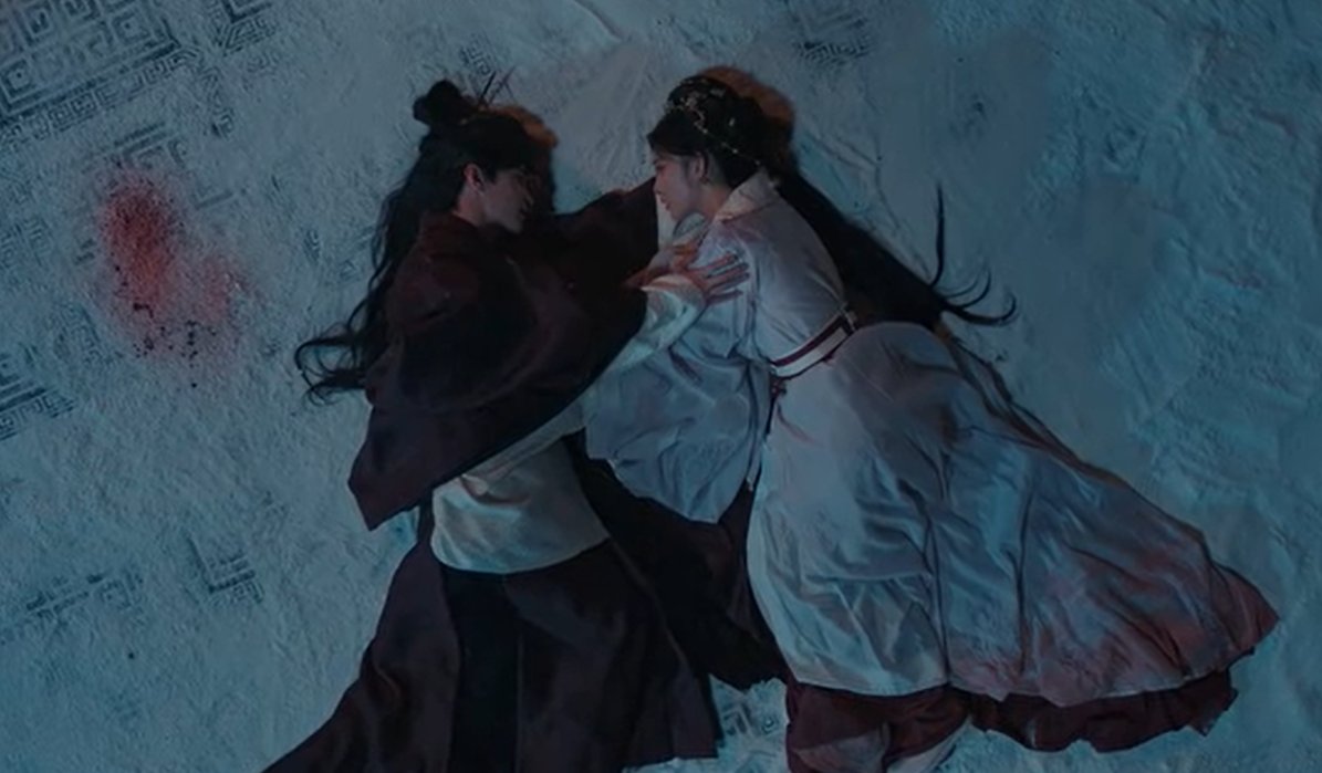 triplem11543909's tweet photo. #BlossomsOfPower Ep 32 
 "Xihe, sorry to barge into your life, only to leave before you..."  

My god, how can I not cry here, even after countless spoilers? In the recent episodes, we already knew she had truly fallen for him. Their relationship felt solid, earned. But I think it's really only in this moment, as those tears of grief rolled down her face, that I felt that she finally loved him with the same depth he had always loved her. Not just affection, not just partnership, but a love that breaks you open. The raw cut from the filming bts here was even more devastating. Kudos to both leads for bringing that kind of pain to life.

And yet, I can't help but sit with some unresolved threads. The 4th Prince's grievance, for instance. What drove him to attempt a coup against his own father? We never got the time to truly sit with his arc or his consort's. He likely felt used, discarded, but we're told that rather than shown, so it's hard to muster any real sympathy. A missed opportunity, because that kind of layered storytelling could have added real weight.

And now, if the emperor didn't poison Hua Yong, then who did? After 30 episodes of bracing for him to succumb to poison, he dies by the sword instead. There's something quietly tragic and almost ironic about that. Perhaps that's the point, that in the end, fate doesn't follow the script we've prepared for.