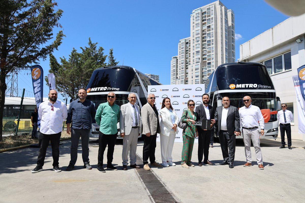 MetroTurizm's tweet photo. Metro Prime ile Bodrum yolculuğunda Neoplan Skyliner imzası! 
MAN ev sahipliğindeki törenle, İstanbul – Bodrum hattına özel yeni araçlarımız filomuza katıldı.
Üst düzey konfor sunan araçlarımız Cuma gecesi ilk seferiyle yollarda! 

#MetroTurizm #MetroPrime #Bodrum https://t.co/5ZvxpyGBuW