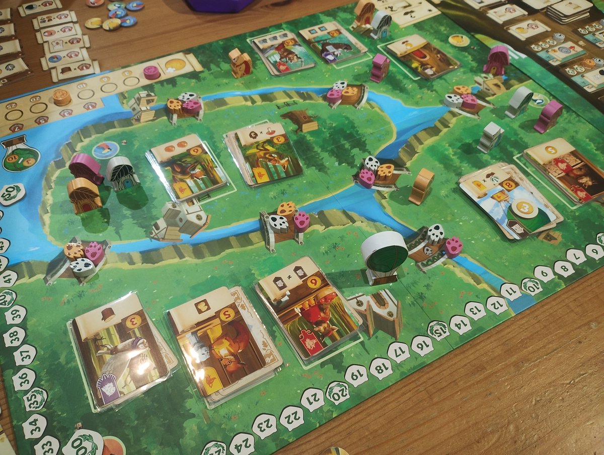 tamu_boardgame's tweet photo. 久々の平日夜ボドゲ。サクッと色々遊べて満足。
・キングダムクロッシング
・トライフル
・チキンvsホットドッグ
・ゴッドファイブ https://t.co/0HPWGk3DpM