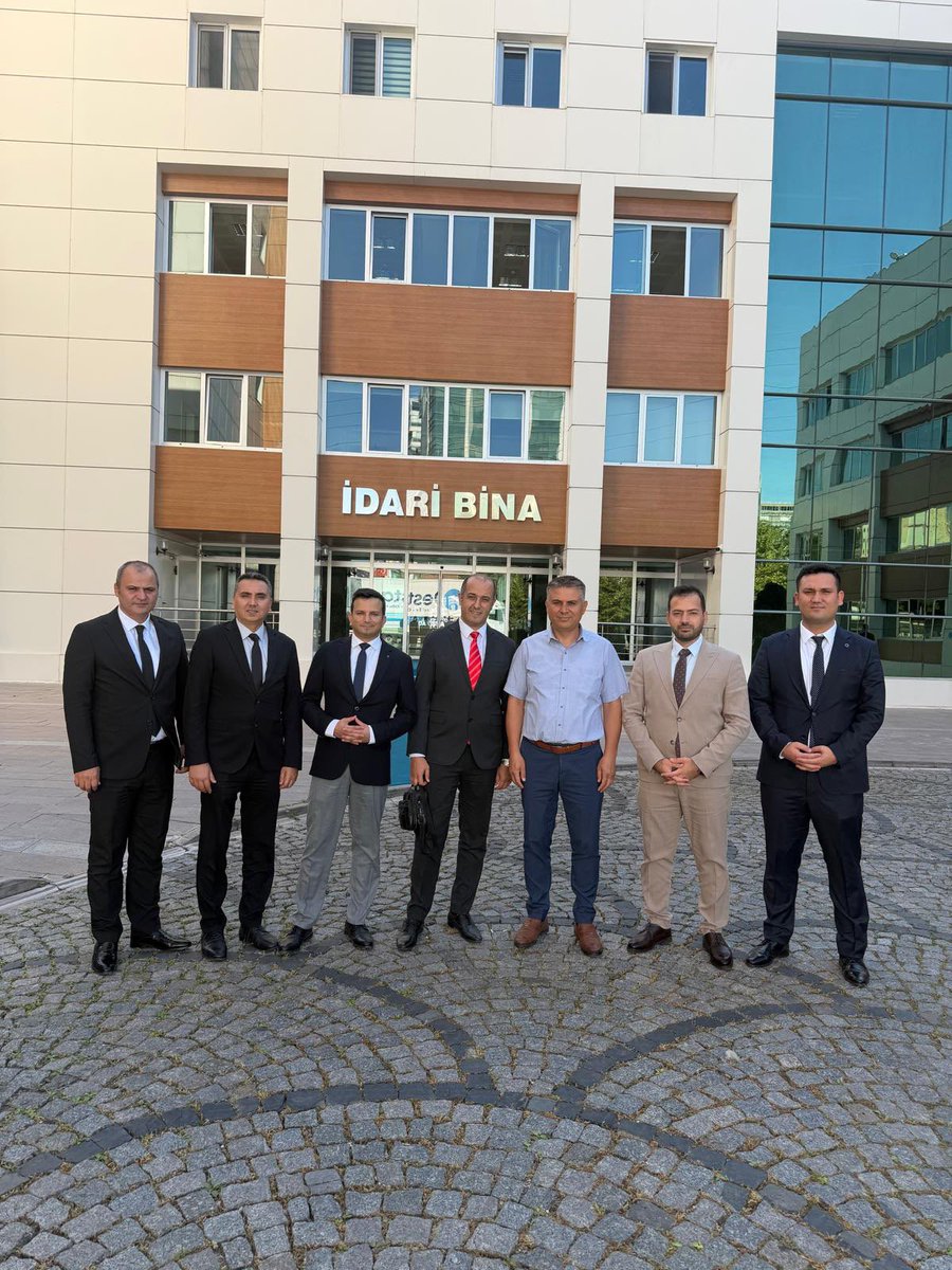 TurkBuroSenGM's tweet photo. 📌 Genel Başkan Yardımcımız Serkan Şengül, Gelir İdaresi Başkanlığı OECD Eğitim Merkezi Müdürlüğünde eğitimlerini sürdüren ve vergi dairesi müdürlüğü görevine atanan üyelerimizi ziyaret etti.

📌 Gerçekleştirilen ziyarette, üyelerimizle yeni görevlerine ilişkin değerlendirmelerde bulunularak çalışma hayatına dair görüş ve talepleri dinlendi. Kamu hizmetinin etkin, verimli ve liyakat esaslı bir anlayışla yürütülmesinde önemli sorumluluklar üstlenecek üyelerimize, Türk Büro-Sen olarak her zaman yanlarında olduğumuz ifade edildi.

📌 Vergi dairesi müdürlüğü görevine atanan kıymetli üyelerimizi tebrik ediyor; eğitim süreçlerinde ve yeni görevlerinde başarılar diliyoruz.