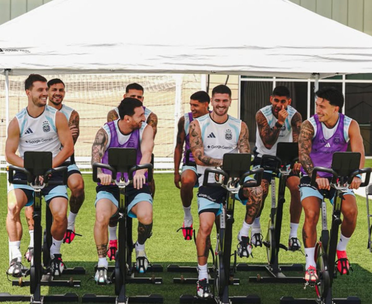 lolaamartt's tweet photo. hola, los extraño. 🥺 https://t.co/XdUhZEJFiT