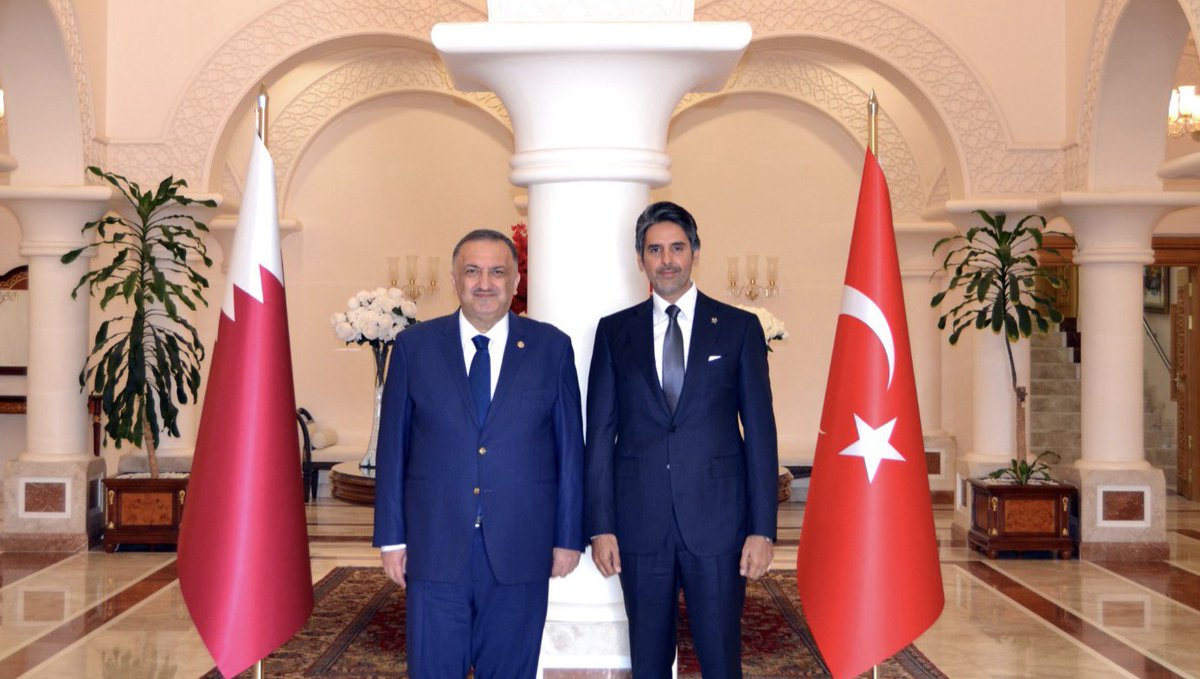 hasankaraltr's tweet photo. Genel Başkanımız Sayın Ali Babacan'ı temsilen, vefat eden eski Katar Emiri Şeyh Hamed bin Halife Al Sani dolayısıyla Katar'ın Ankara Büyükelçiliğini ziyaret ettim.

Katar'ın Ankara Büyükelçisi Sayın Faisal Abdulla Al-Henzab nezdinde, dost ve kardeş Katar halkına taziye ve başsağlığı dileklerimizi ilettim.

Katar'a uzun yıllar boyunca hizmet eden merhum Şeyh Hamed bin Halife Al Sani'ye Cenab-ı Allah'tan rahmet; ailesine, Katar Devleti'ne ve acısını yürekten paylaştığımız dost ve kardeş Katar halkına sabır ve başsağlığı diliyorum.