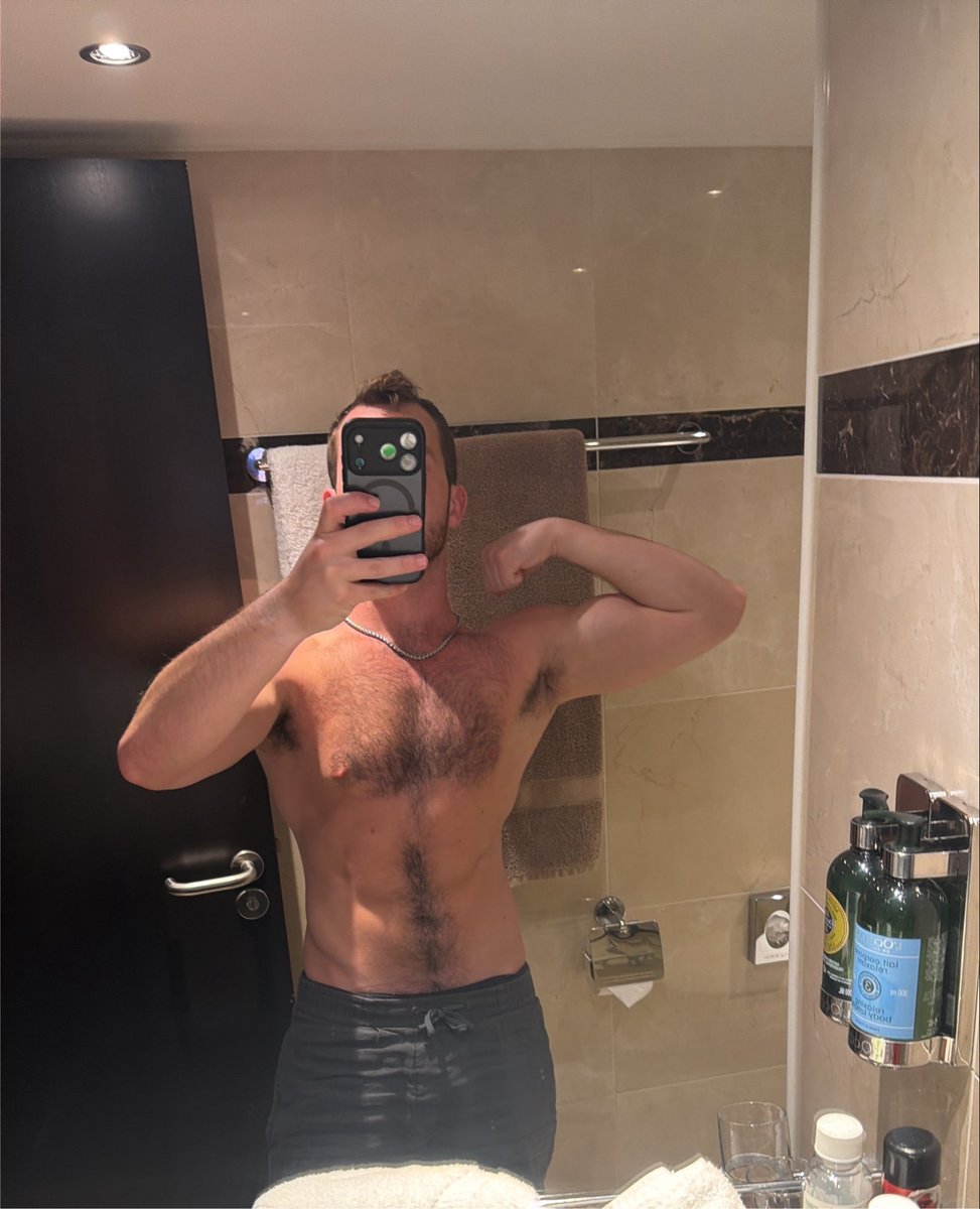 Synchro_6's tweet photo. no deodorant and 100 degrees today in Germany. $niff and $end f@gs https://t.co/jFA4SWw8ux