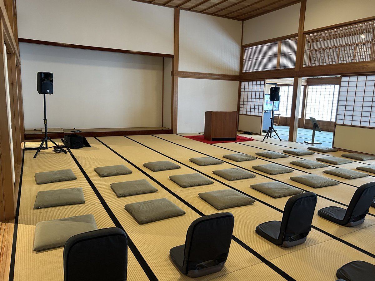 Cumabear's tweet photo. 佐賀城本丸歴史館といえば、、、たまたまイベントの設営現場に出会してこれはさくらとサキのラップバトル始まるやつ！？ってなった。。。 https://t.co/tt5q5ovuBC