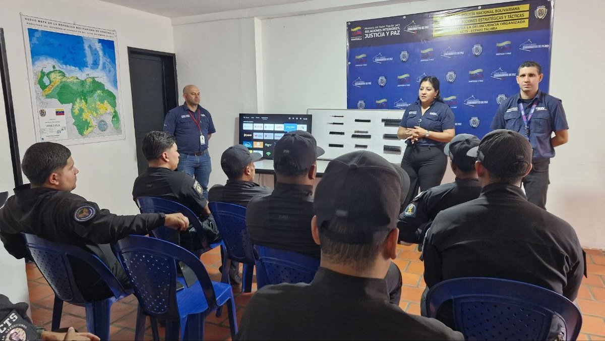 salaprensaCantv's tweet photo. #30Jul En San Cristóbal, estado Táchira, personal de Cantv dictó el taller "Seguridad de las Redes de Telecomunicaciones" dirigido a funcionarios de la División Contra la Delincuencia Organizada y la División de Investigación Penal, adscritas a la Policía Nacional Bolivariana.

La actividad forma parte del trabajo conjunto que desarrolla la Empresa con los órganos de seguridad del Estado para prevenir el robo, hurto y vandalismo contra la infraestructura de telecomunicaciones en la entidad. Cantv invita a la ciudadanía a reportar cualquier irregularidad relacionada con material estratégico a través del número 0212-5002000.