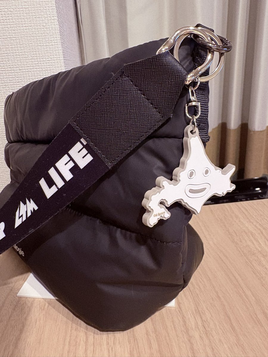 glay_jiro_chan's tweet photo. 早速つける🤭
可愛いー♡♡

 #ZURA
 #G4Space
 #GLAY https://t.co/b3BP7duipY