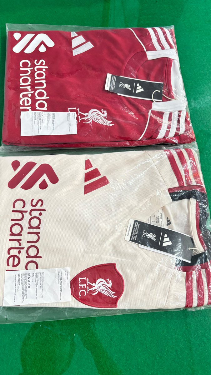 hasyimreds's tweet photo. @Jerseyforum Abis beli home away yg size S ternyata biarpun sama2 size S dari segi ukuran pas dipakai ternyata beda yah min, size S home lebih kecil dibanding size S away https://t.co/ZBoCnAE5OH