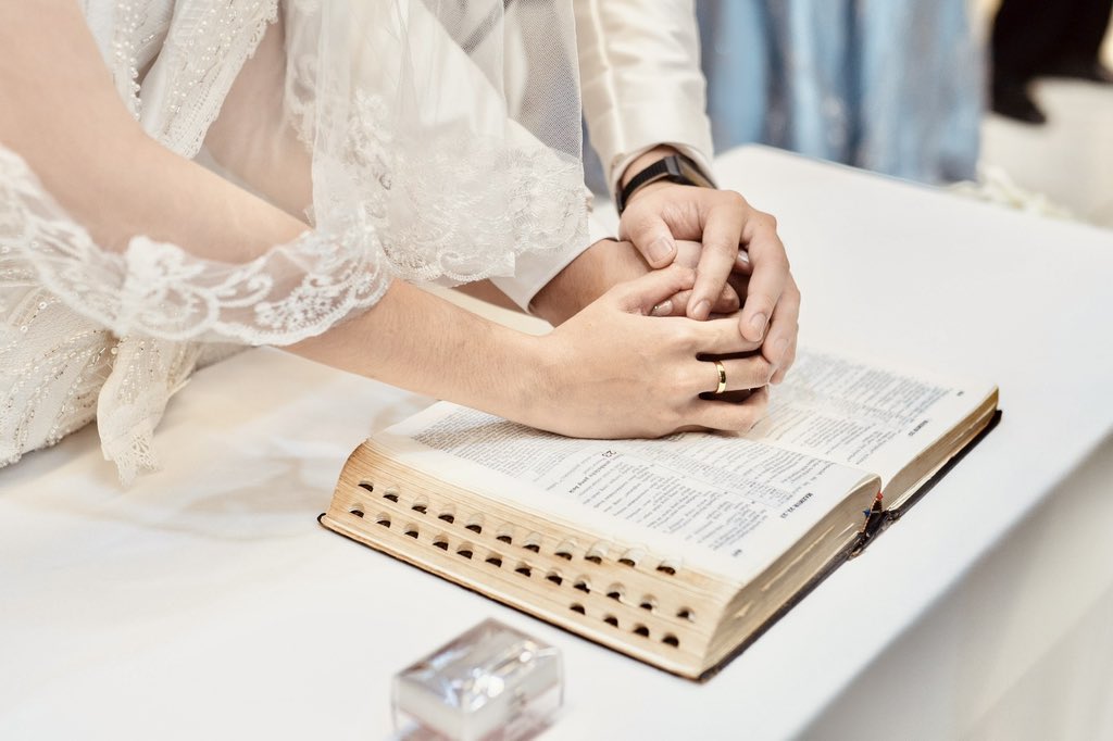 filiaflo_'s tweet photo. sudah lama tdk bercuit👋🏻
hi, X. I’m married now! :p https://t.co/3xkL27NnaW