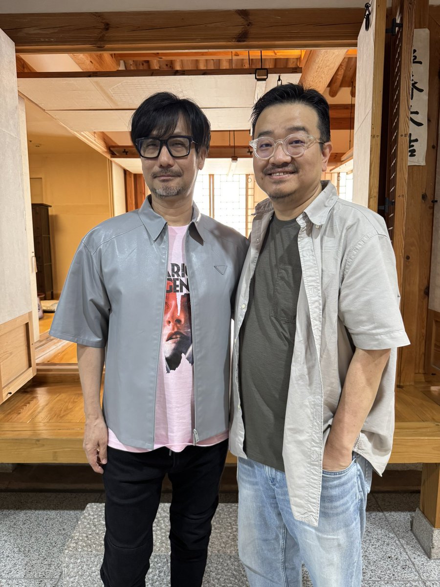 HIDEO_KOJIMA_EN's tweet photo. With director Yeon Sang-ho. https://t.co/vNiYwdGSS3
