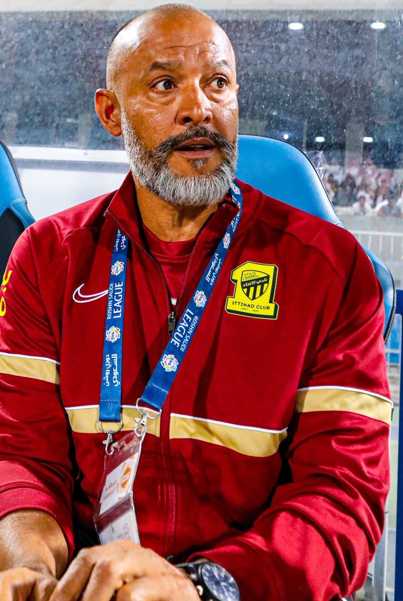 apobatil's tweet photo. @ALAHLI_FC 

صدقوني هذا اللي بيعثى في الرواشنه 

سمعت انه من ضمن خياراتكم شدو حيلكم فيه هو من ينسينا ياسليه https://t.co/7tQFc5sueS