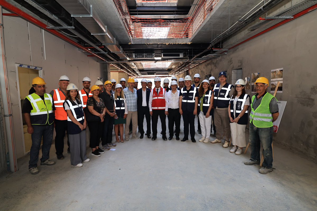 SafakBasa's tweet photo. 🏗️ Beklenen İstanbul depremine karşı hazırlıklarımızı sürdürüyor, hizmet binalarımızı hızla yeniliyoruz! 

📍İBB Başkanvekilimiz Sayın Nuri Aslan ile birlikte İSKİ GAZİOSMANPAŞA Şube Müdürlüğümüzün YENİ HİZMET BİNASI inşaat çalışmalarını yerinde inceledik.

🏢 Projemiz kapsamında deprem riski taşıyan mevcut binanın yerine, depreme dayanıklı, otoparkı olan modern bir hizmet binasını Gaziosmanpaşa ilçemize kazandırıyoruz.