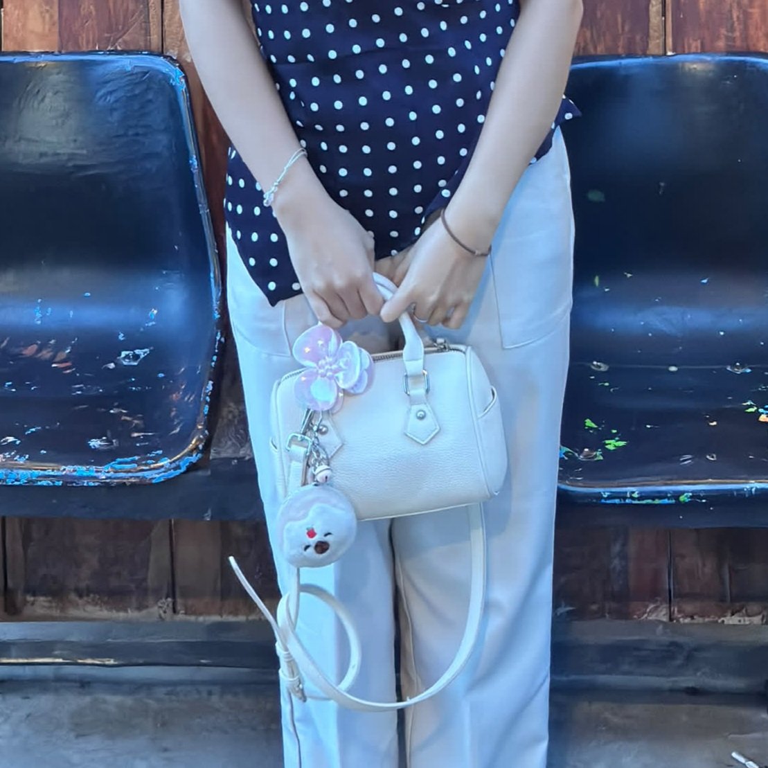 asweetoday's tweet photo. aku yang selalu bawa ganci cerminku kemana mana hahaha 😭😭

https://t.co/MxlBW4T7Re

#shopee #rekomendasi #racun https://t.co/onpY3r8WPf