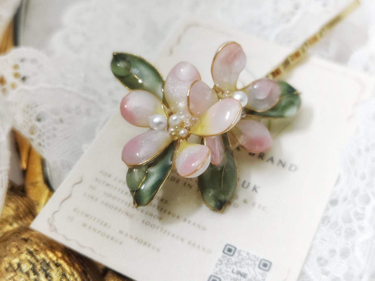 SootteerukB's tweet photo. NO.8 กิ๊บติดผมดอกลีลาวดี
(กิ๊บแบบเสียบ)
ขนาด 7.5 cm

ราคา 450.- บาท ส่งฟรี 
💳 บัตรเครดิต *ชาร์จ 2%+VAT*
สนใจเมนชั่น "จอง/จ/CF/F" มาได้เลยนะคะ https://t.co/vnmkDE6wfu