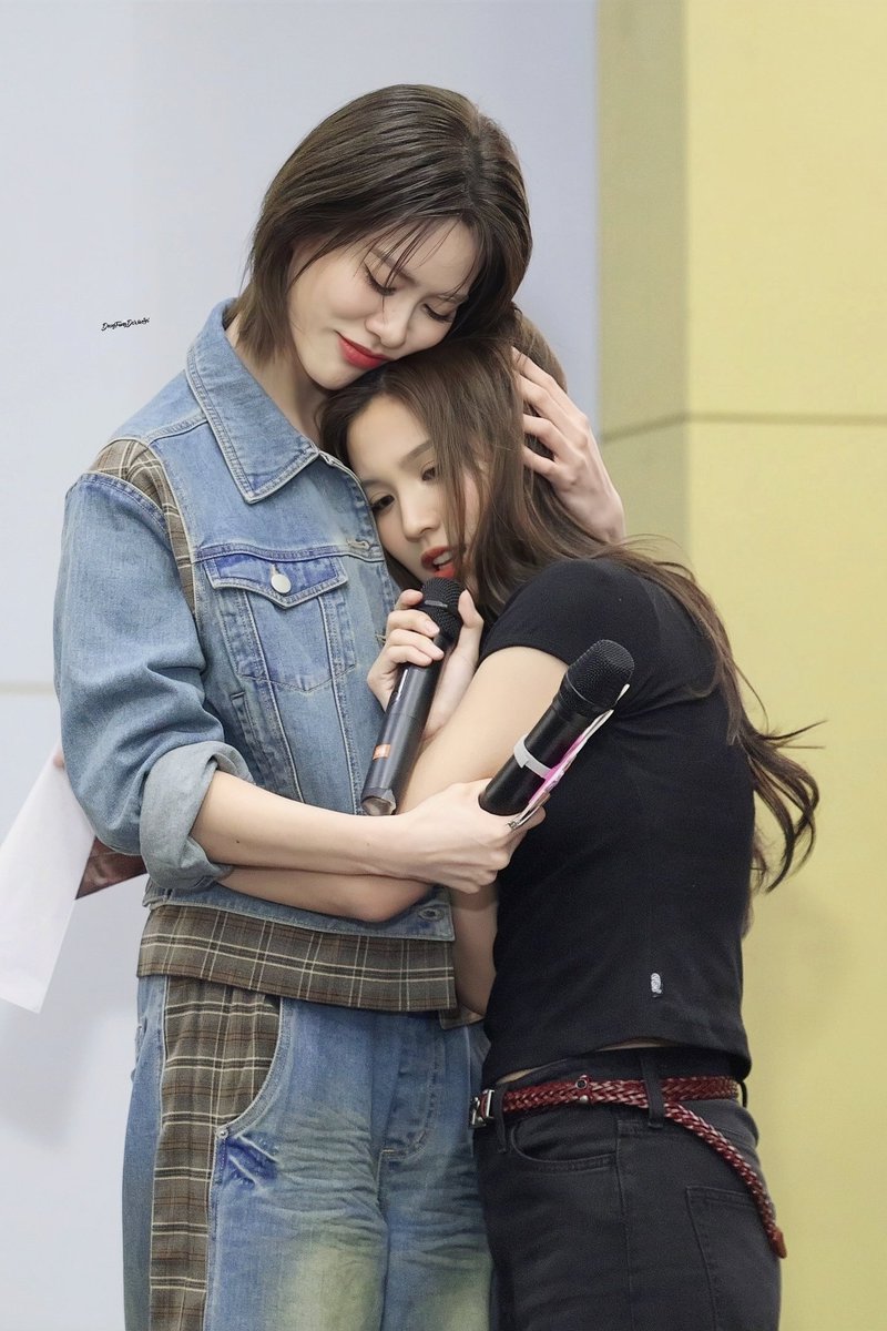 eastern0122's tweet photo. sweet🥰🥰

EMIBONNIE MOONSHADOW PRESS TOUR
#MoonshadowSeriesLIVE
#EmiBonnie https://t.co/plceH6HeGn