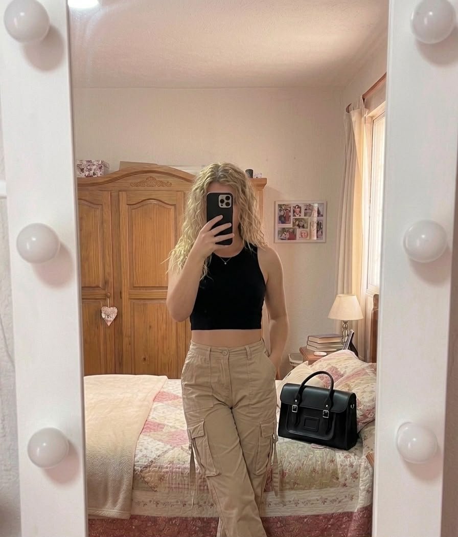 JulietaV02's tweet photo. Buenos días hermosos! Aquí con el outfit de hoy 🤩✨ https://t.co/4OvSTYPHCb